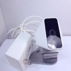 Comcast Xfinity XCAM Security Surveillance Camera SCH2AEW white outdoor bracket